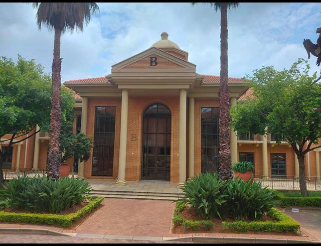 4,789M² OFFICE FOR SALE IN BRYANSTON